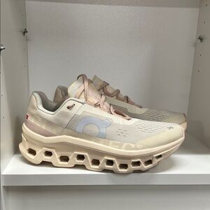 🔥🔥 On Running Women's Beige and Pink Athletic Shoes